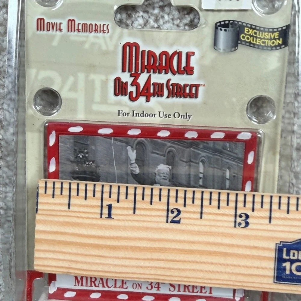 Vintage Enesco Movie Miracle on 34th Street Christmas Village Accessory